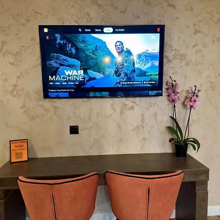 Luxury Ivon 公寓式酒店 4*