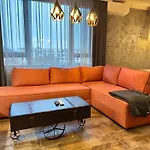 Luxury Ivon شقة فندقية 4*