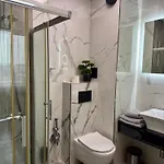 Luxury Ivon شقة فندقية