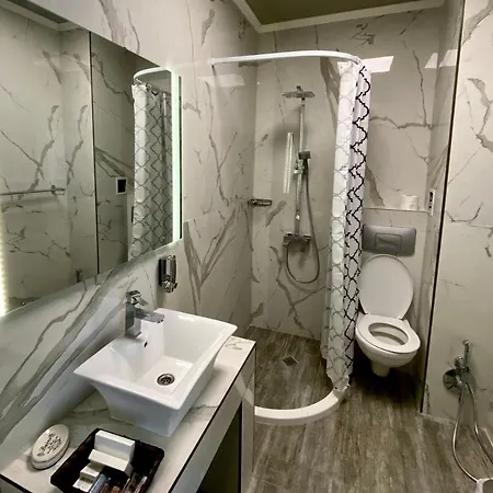 Luxury Ivon Aparthotel 4*