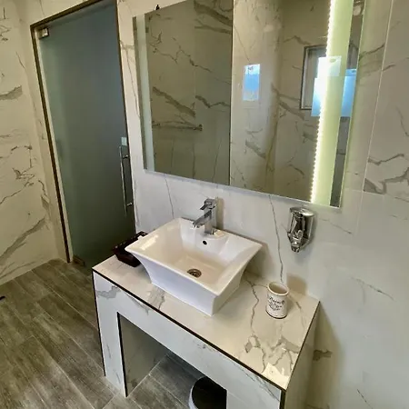 Luxury Ivon Апартхотел 4*