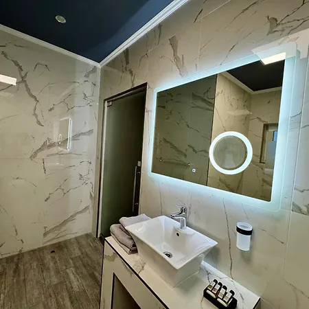 Luxury Ivon 3* Пловдив