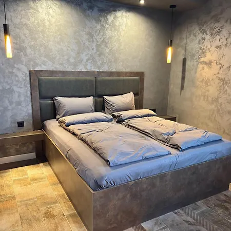 Luxury Ivon Apartahotel