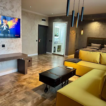 Luxury Ivon Апартхотел 4*