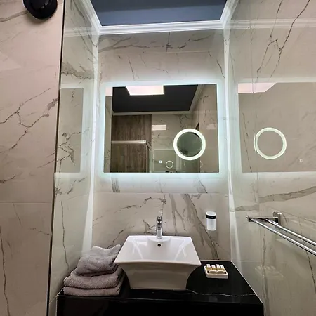 Luxury Ivon Апартхотел 4*