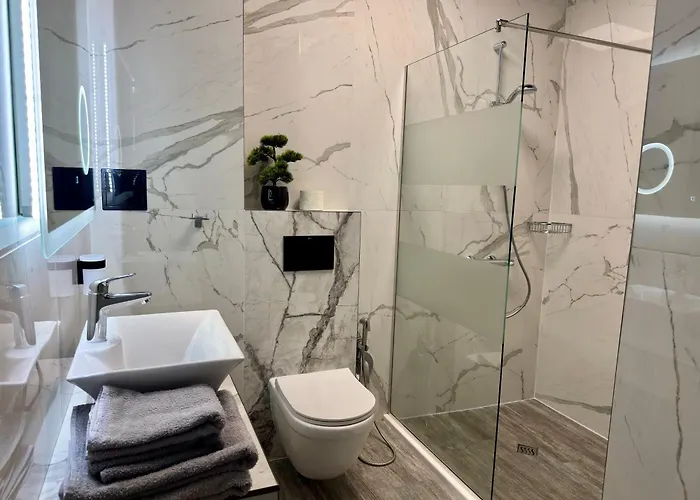 アパートホテル Luxury Ivon 4*