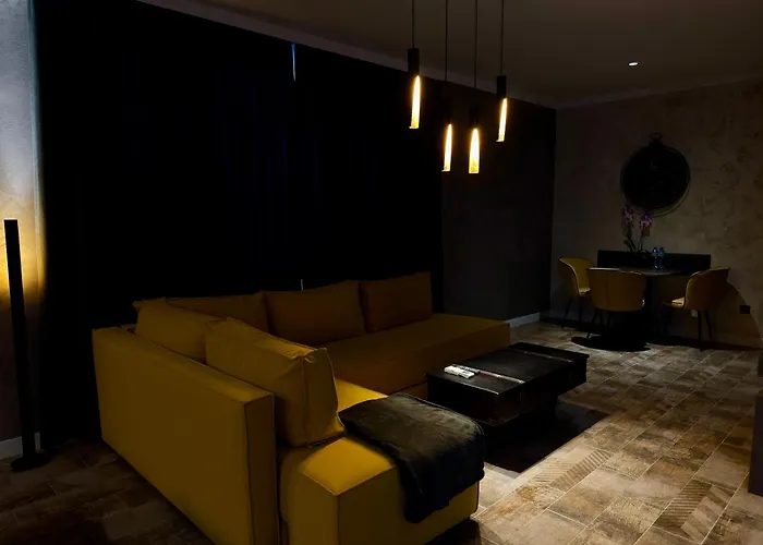 Luxury Ivon アパートホテル 4*