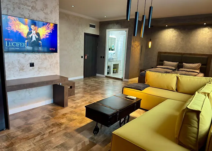 Luxury Ivon Apartahotel 4*